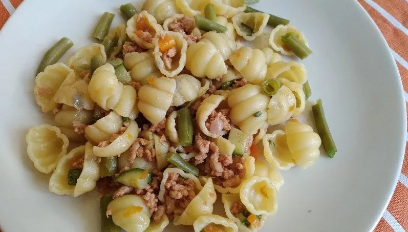 Gnocchi con ragú di vitello e zucchine