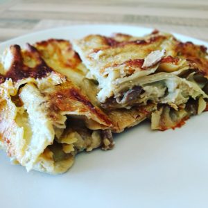 Lasagne ai funghi con salsa besciamella ai carciofi